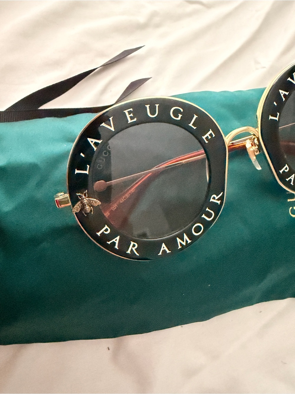 Gucci Black Round 'L'Aveugle Par Amour' Logo Sunglasses with Gold Bridge GG0113S - Picture 3 of 15